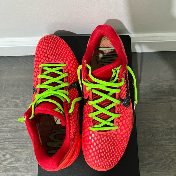 Kobe 6 Protro ‘Reverse Grinch’ - Picture 5 of 7
